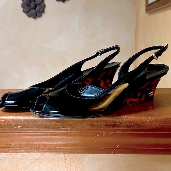 EUC Gucci Patent Leather Peep Toe Tortoise Wedge Sandal - Picture 1 of 10